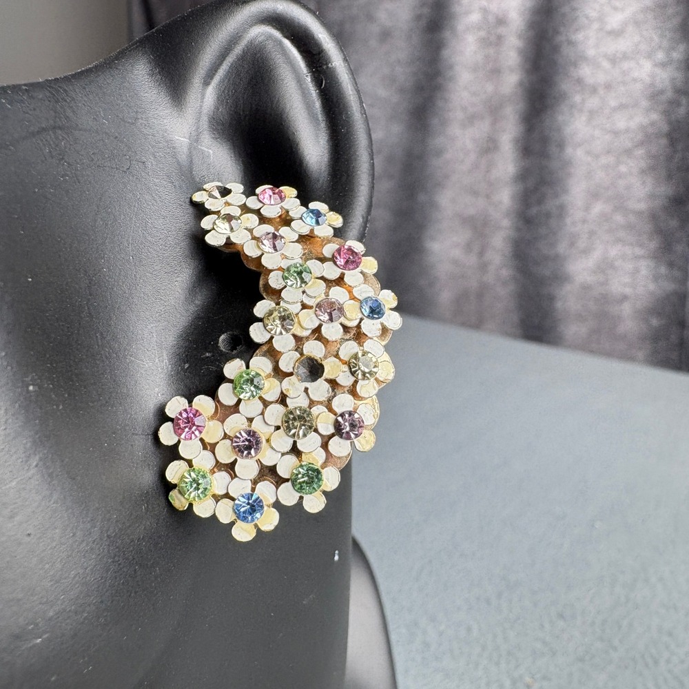 Vintage Style White Enamel Daisy Multi Color Rhinestone Clip On Earrings